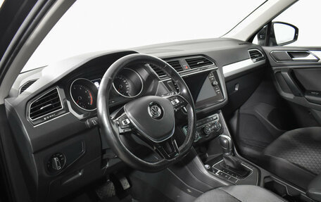 Volkswagen Tiguan II, 2018 год, 1 899 000 рублей, 9 фотография