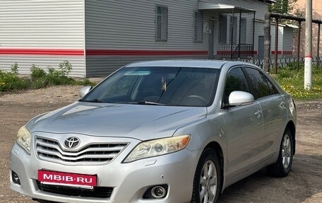 Toyota Camry, 2010 год, 900 000 рублей, 2 фотография