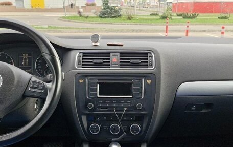 Volkswagen Jetta VI, 2013 год, 750 000 рублей, 10 фотография