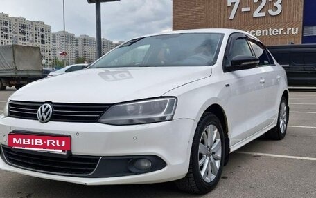 Volkswagen Jetta VI, 2013 год, 750 000 рублей, 4 фотография