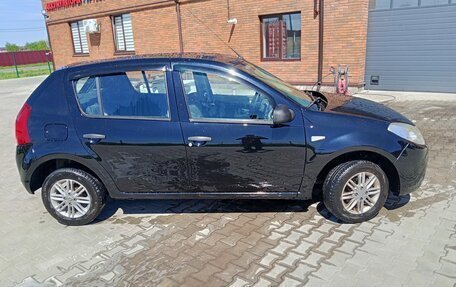 Renault Sandero I, 2013 год, 320 000 рублей, 2 фотография
