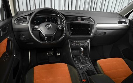 Volkswagen Tiguan II, 2018 год, 2 332 000 рублей, 6 фотография