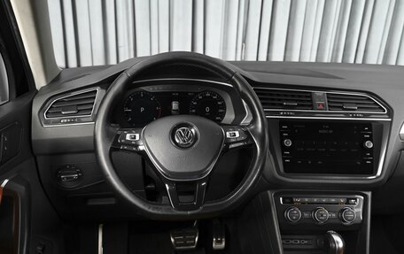Volkswagen Tiguan II, 2018 год, 2 332 000 рублей, 13 фотография