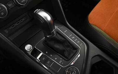 Volkswagen Tiguan II, 2018 год, 2 332 000 рублей, 12 фотография