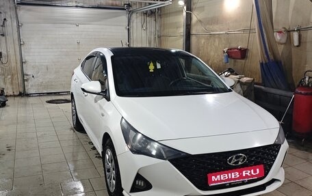 Hyundai Solaris II рестайлинг, 2021 год, 1 100 000 рублей, 1 фотография