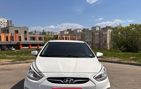 Hyundai Solaris II рестайлинг, 2013 год, 700 000 рублей, 3 фотография
