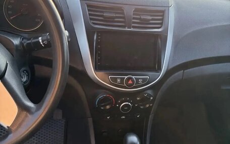 Hyundai Solaris II рестайлинг, 2011 год, 630 000 рублей, 4 фотография