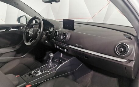 Audi A3, 2018 год, 1 805 000 рублей, 12 фотография