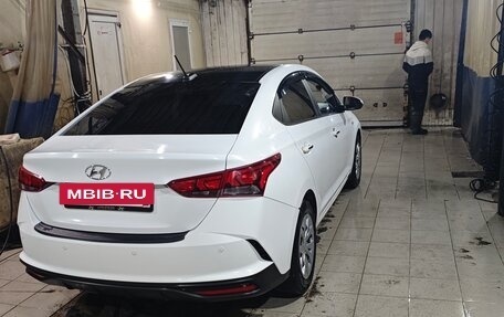 Hyundai Solaris II рестайлинг, 2021 год, 1 100 000 рублей, 2 фотография