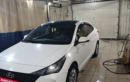 Hyundai Solaris II рестайлинг, 2021 год, 1 100 000 рублей, 4 фотография