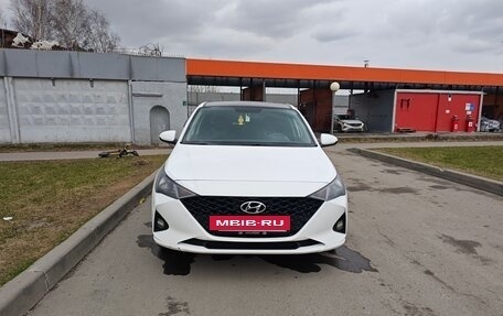 Hyundai Solaris II рестайлинг, 2021 год, 1 100 000 рублей, 5 фотография