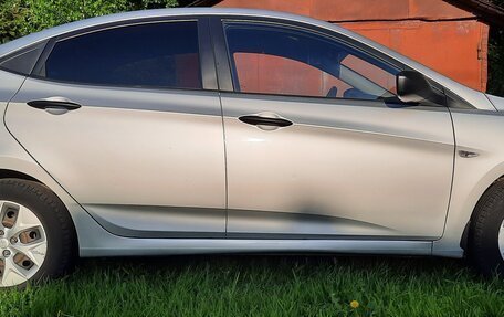 Hyundai Solaris II рестайлинг, 2014 год, 950 000 рублей, 6 фотография