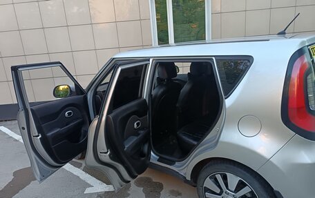 KIA Soul II рестайлинг, 2015 год, 880 000 рублей, 30 фотография