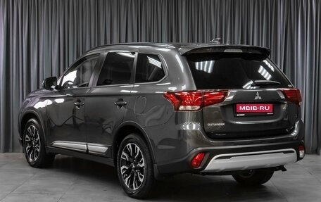 Mitsubishi Outlander III рестайлинг 3, 2021 год, 3 719 000 рублей, 2 фотография