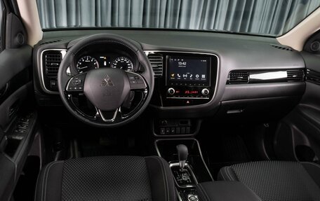 Mitsubishi Outlander III рестайлинг 3, 2021 год, 3 719 000 рублей, 6 фотография