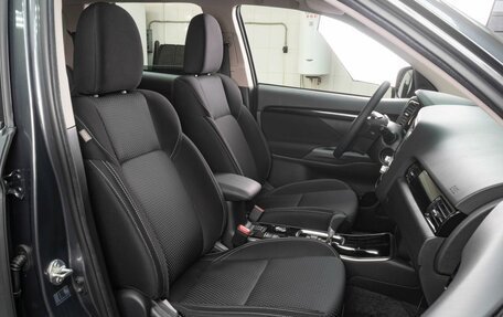 Mitsubishi Outlander III рестайлинг 3, 2021 год, 3 719 000 рублей, 8 фотография