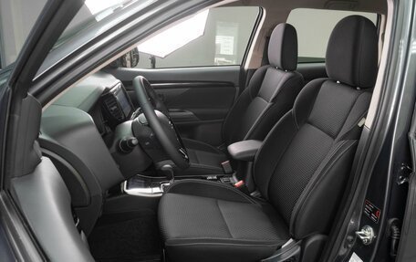Mitsubishi Outlander III рестайлинг 3, 2021 год, 3 719 000 рублей, 10 фотография