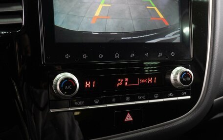 Mitsubishi Outlander III рестайлинг 3, 2021 год, 3 719 000 рублей, 17 фотография