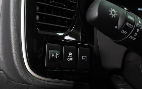 Mitsubishi Outlander III рестайлинг 3, 2021 год, 3 719 000 рублей, 12 фотография