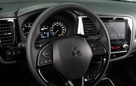 Mitsubishi Outlander III рестайлинг 3, 2021 год, 3 719 000 рублей, 20 фотография