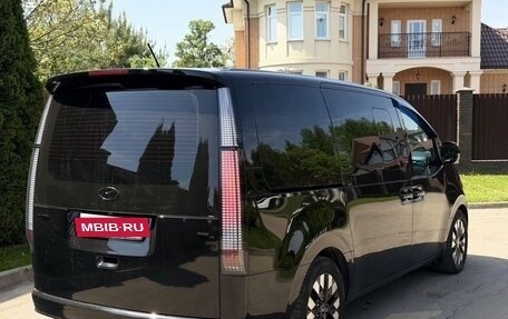 Hyundai Staria, 2022 год, 5 200 000 рублей, 4 фотография