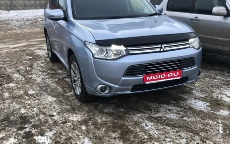 Mitsubishi Outlander III рестайлинг 3, 2014 год, 2 300 000 рублей, 1 фотография