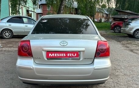 Toyota Avensis III рестайлинг, 2005 год, 600 000 рублей, 1 фотография