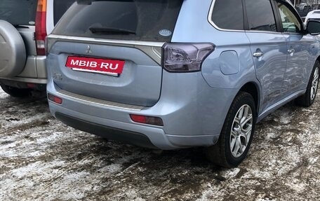 Mitsubishi Outlander III рестайлинг 3, 2014 год, 2 300 000 рублей, 2 фотография