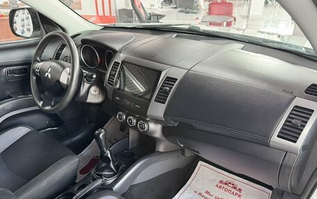 Mitsubishi Outlander III рестайлинг 3, 2010 год, 949 000 рублей, 13 фотография