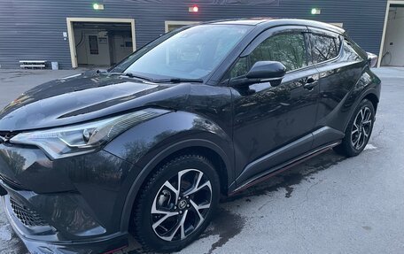 Toyota C-HR I рестайлинг, 2017 год, 1 180 000 рублей, 1 фотография