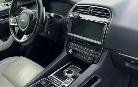 Jaguar F-Pace, 2016 год, 1 790 000 рублей, 10 фотография