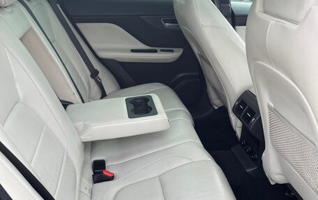 Jaguar F-Pace, 2016 год, 1 790 000 рублей, 18 фотография