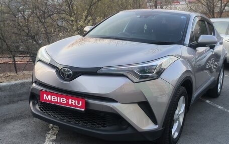 Toyota C-HR I рестайлинг, 2017 год, 1 800 000 рублей, 1 фотография