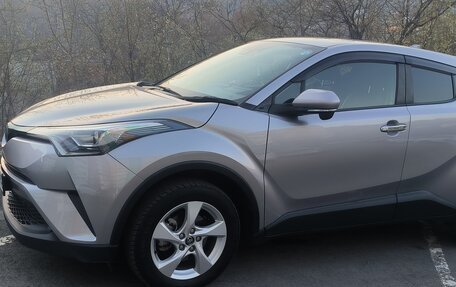 Toyota C-HR I рестайлинг, 2017 год, 1 800 000 рублей, 4 фотография