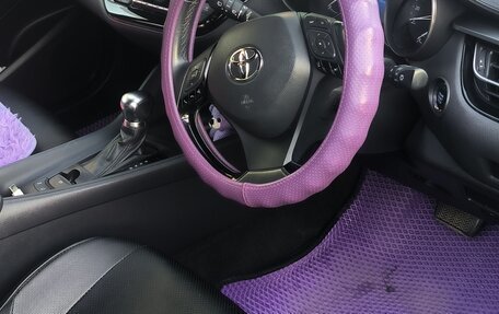 Toyota C-HR I рестайлинг, 2017 год, 1 800 000 рублей, 10 фотография