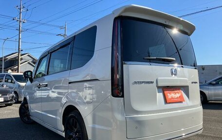 Honda Stepwgn, 2023 год, 2 200 000 рублей, 3 фотография