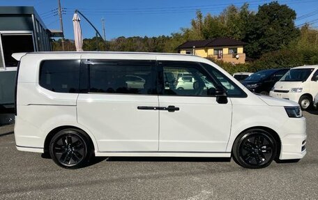Honda Stepwgn, 2023 год, 2 200 000 рублей, 5 фотография