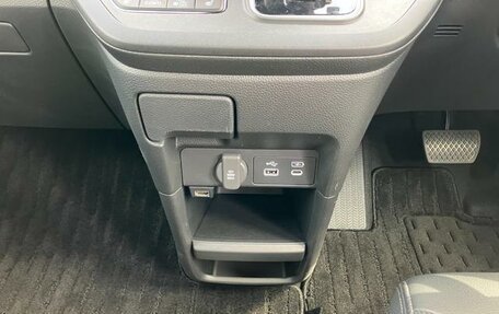 Honda Stepwgn, 2023 год, 2 200 000 рублей, 12 фотография