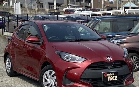 Toyota Yaris, 2022 год, 850 000 рублей, 2 фотография