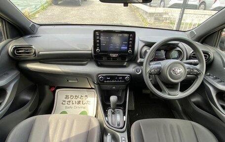 Toyota Yaris, 2022 год, 850 000 рублей, 11 фотография
