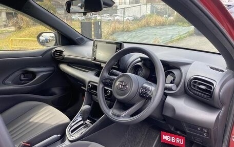 Toyota Yaris, 2022 год, 850 000 рублей, 10 фотография