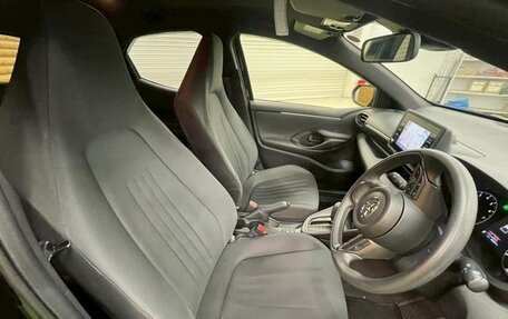 Toyota Yaris, 2022 год, 840 000 рублей, 11 фотография