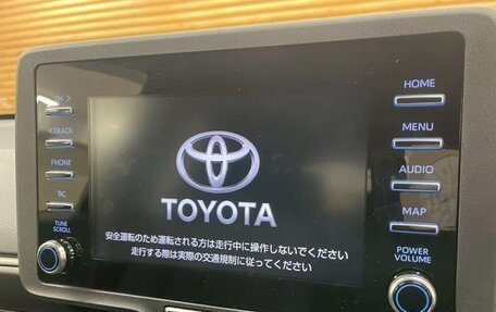 Toyota Yaris, 2022 год, 840 000 рублей, 15 фотография