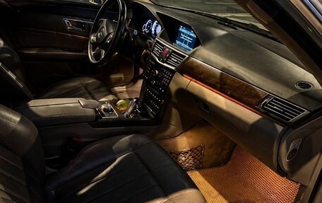 Mercedes-Benz E-Класс, 2010 год, 1 254 000 рублей, 2 фотография