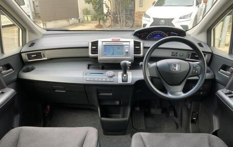 Honda Freed I, 2013 год, 810 000 рублей, 14 фотография