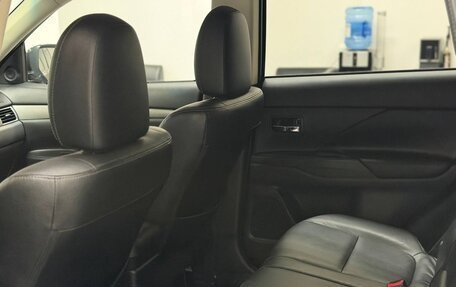 Mitsubishi Outlander III рестайлинг 3, 2014 год, 1 890 000 рублей, 12 фотография