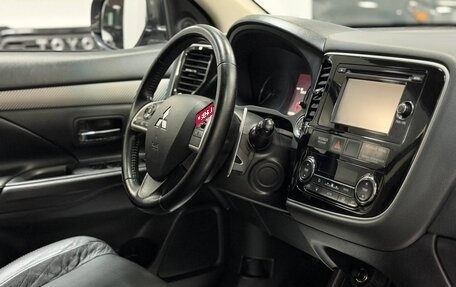 Mitsubishi Outlander III рестайлинг 3, 2014 год, 1 890 000 рублей, 11 фотография