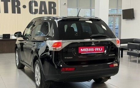 Mitsubishi Outlander III рестайлинг 3, 2014 год, 1 890 000 рублей, 3 фотография