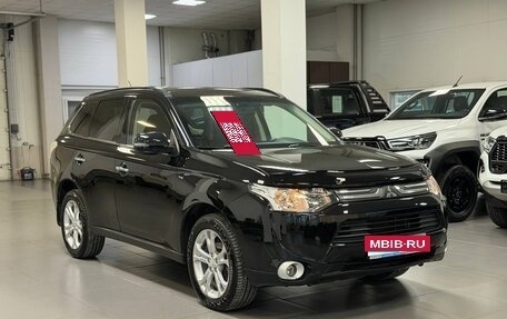 Mitsubishi Outlander III рестайлинг 3, 2014 год, 1 890 000 рублей, 7 фотография