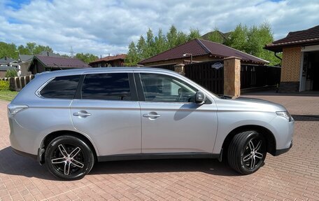 Mitsubishi Outlander III рестайлинг 3, 2012 год, 1 720 000 рублей, 8 фотография
